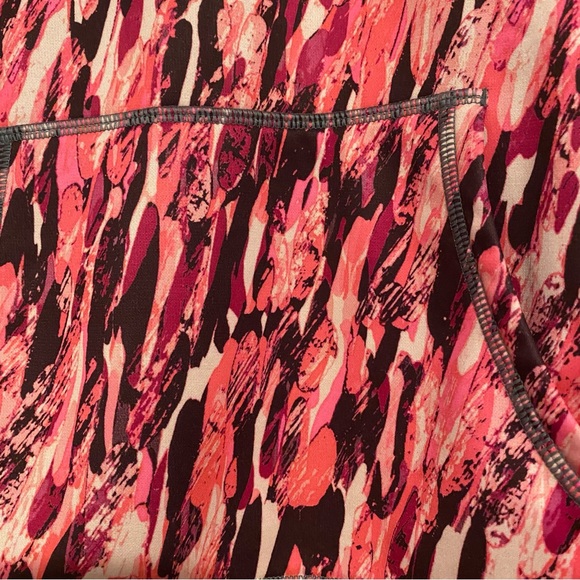 Large pink and black Under Armour hoodie - Picture 4 of 4